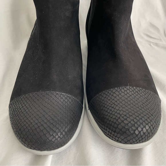 Walking Cradles Osmond Bootie Black Suede Embossed Snakeskin Accent Comfort Shoe - Picture 6 of 9